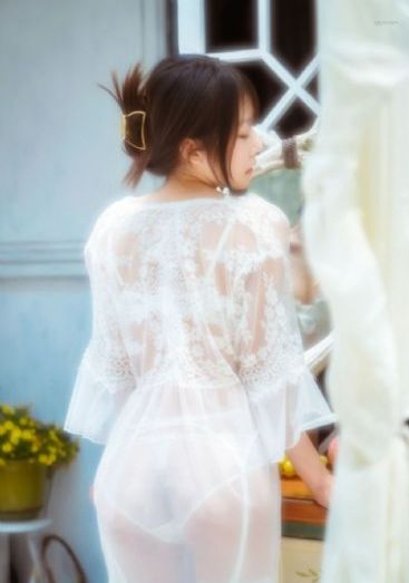 年轻的女教师在线播放