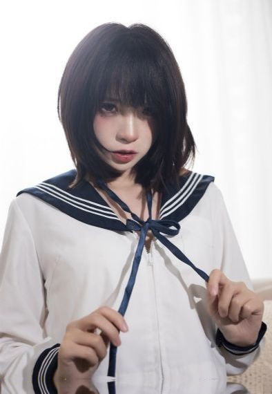 戴着面具跳舞